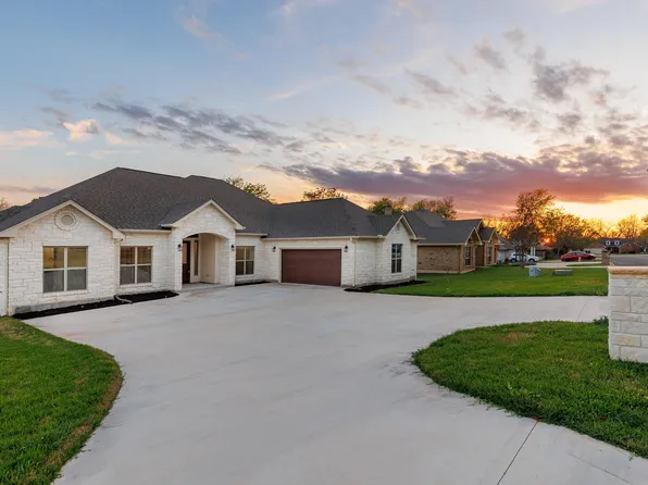 181 Broadmoor St, Meadowlakes, TX 78654