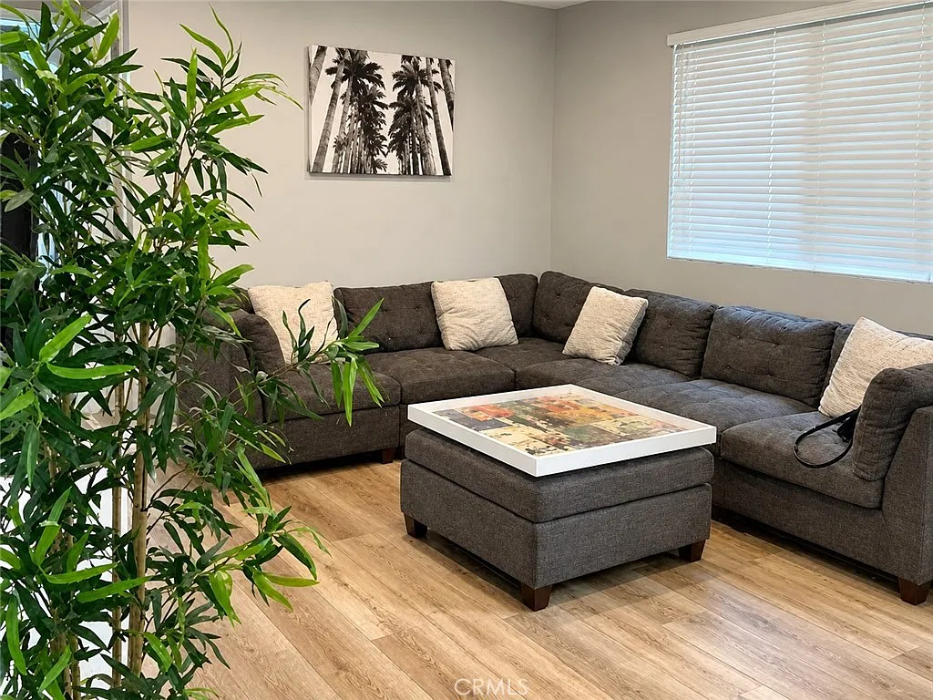 2 bed, 2.0 bath, 900 sqft, $3,500 — Photo 1