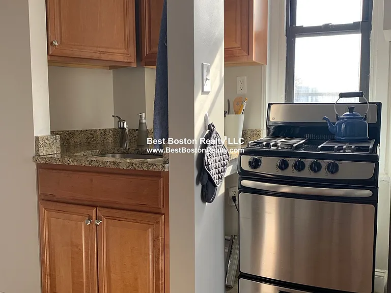 48 John F Kennedy St #20 — Photo 3