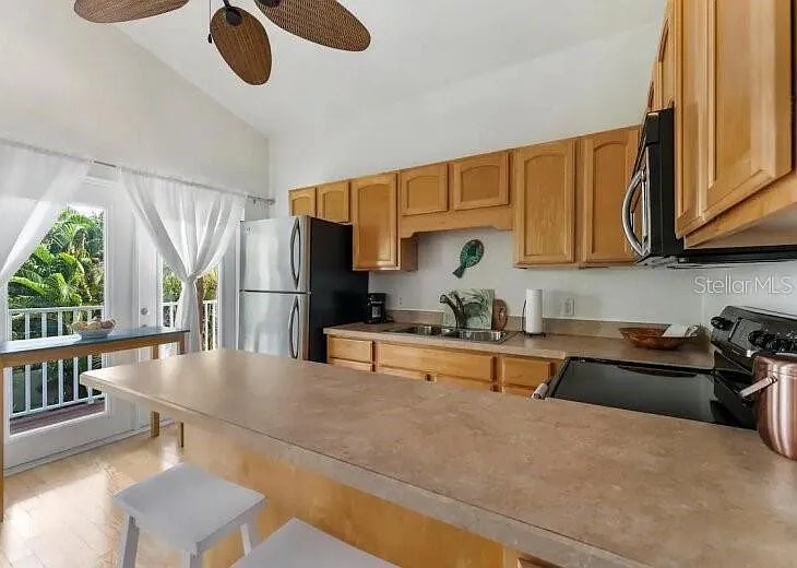 701 Broadway St — Photo 32