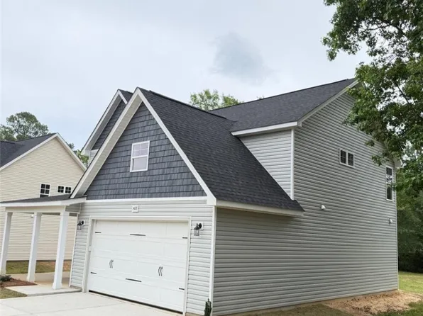 1428 Pamalee Dr, Fayetteville, NC 28303