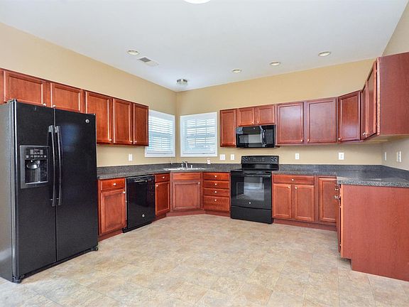 4th image of 1053 Lucille Dr