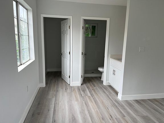 3rd image of 6556 Mammoth Ave