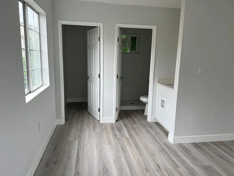 6556 Mammoth Ave — Photo 3