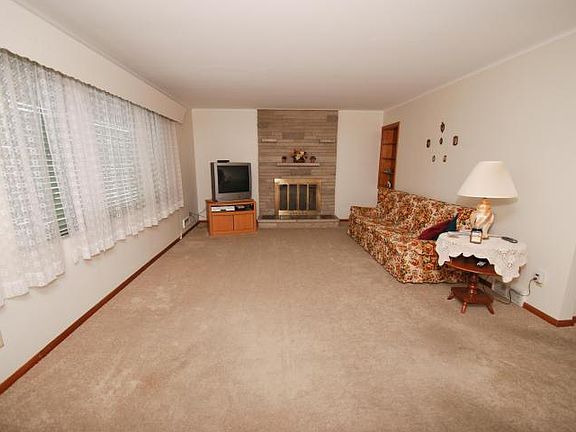 4th image of 953 Marland Dr S