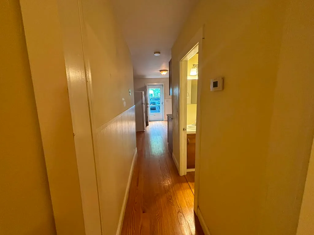 2 bed, 1000 sqft, $2,500 — Photo 3