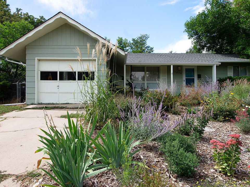 Front yard & perennial garden