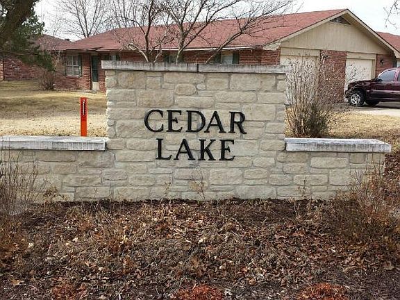 5th image of 379 N Cedar Lake Dr W