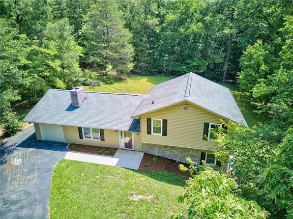 515 Hartwell Dr, Seneca, SC 29672