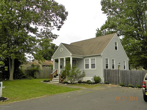 3rd image of 7 Beachwood Blvd