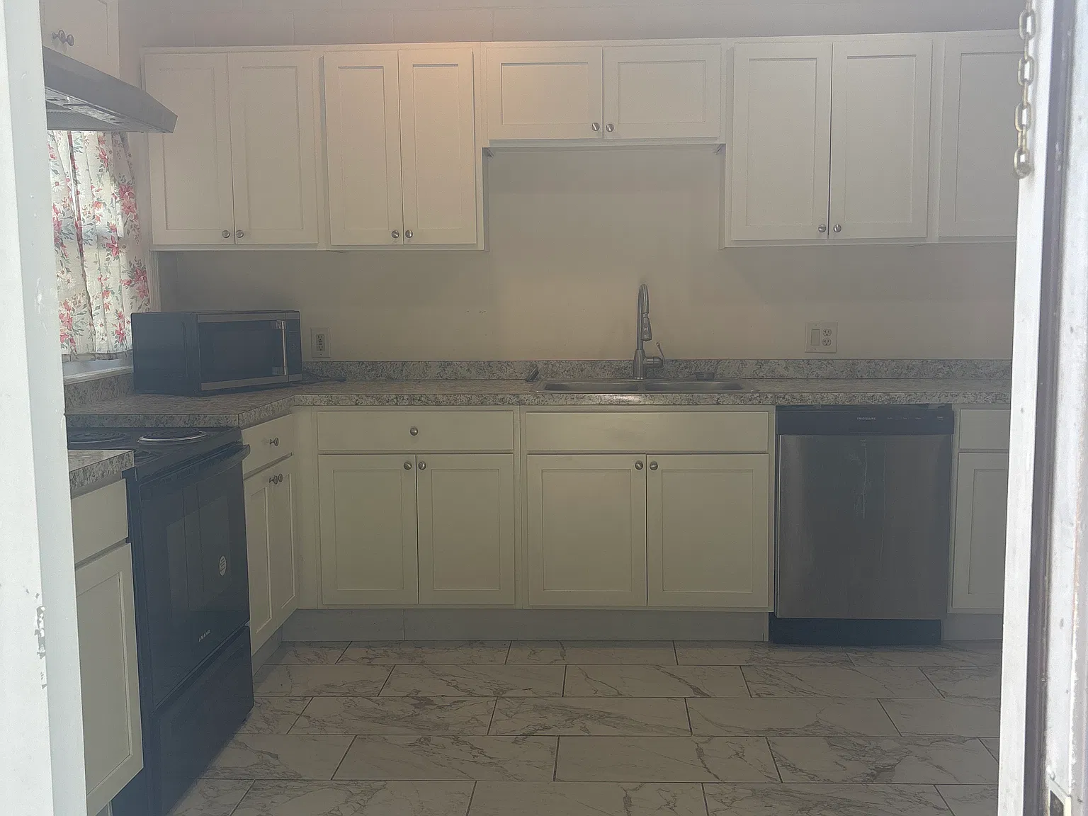 3 bed, $2,550 — Photo 1