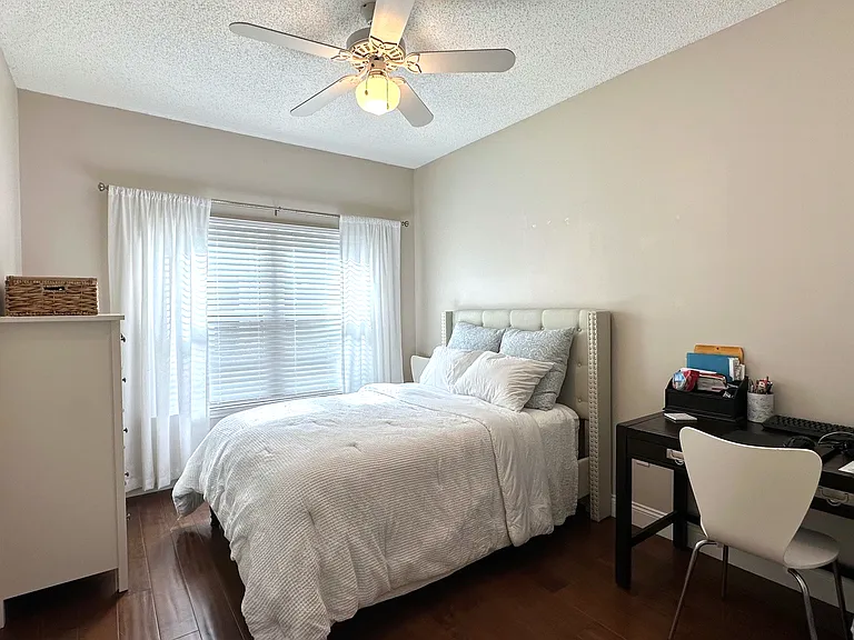 1601 Nectarine St #J4 — Photo 16