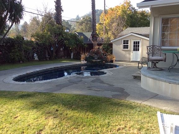 Pool/Yard