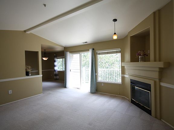 3rd image of 25235 SE Klahanie Blvd APT E303