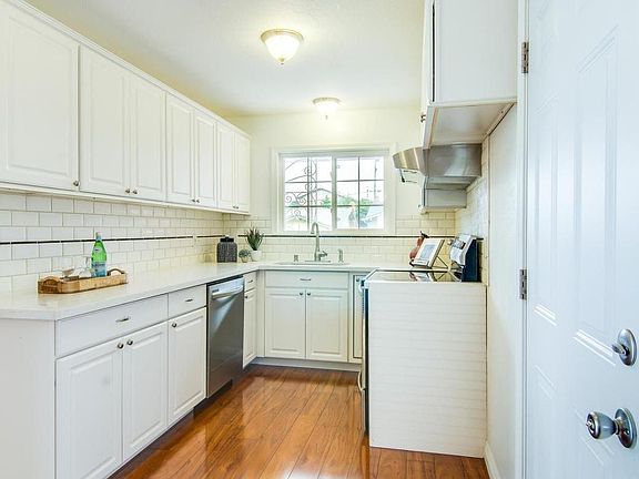 3rd image of 2470 Tipperary Ave