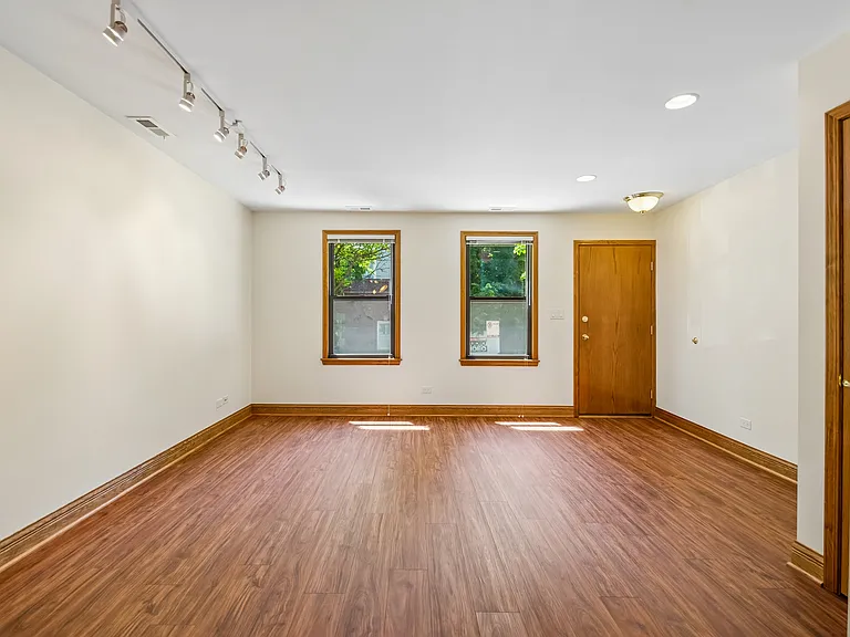 1354 W George St #1 — Photo 3
