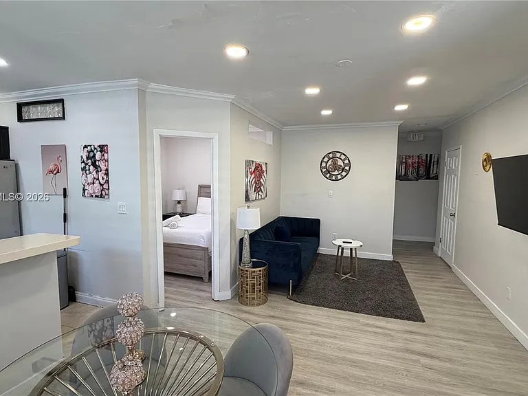 10004 E Bay Harbor Dr #8 — Photo 2
