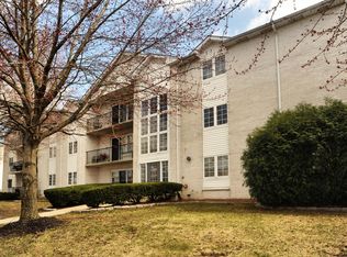 402 Sturdy Rd APT 1F, Valparaiso, IN 46383