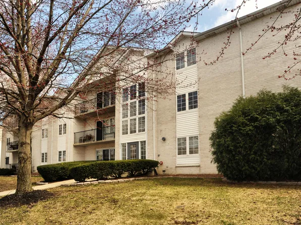 402 Sturdy Rd APT 1F, Valparaiso, IN 46383