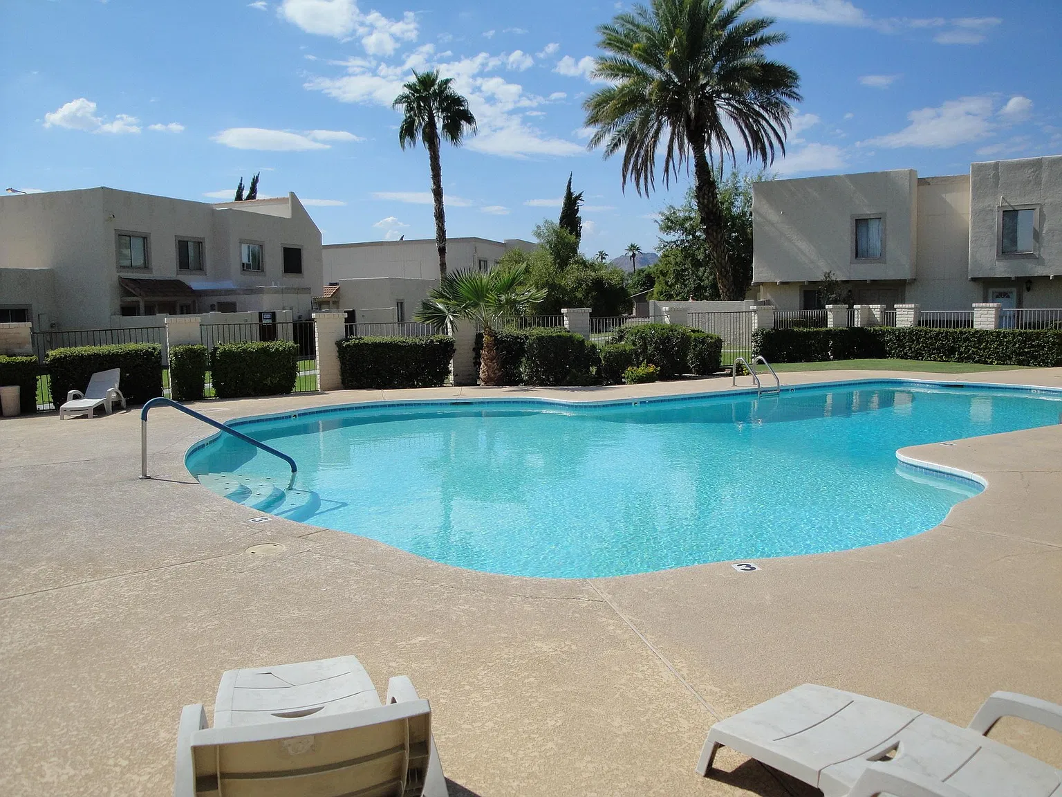 2 bed, 1.5 bath, 924 sqft, $1,875 — Photo 1