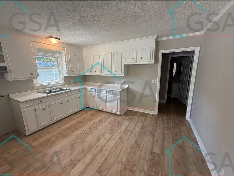 113 Hammond Ave — Photo 3