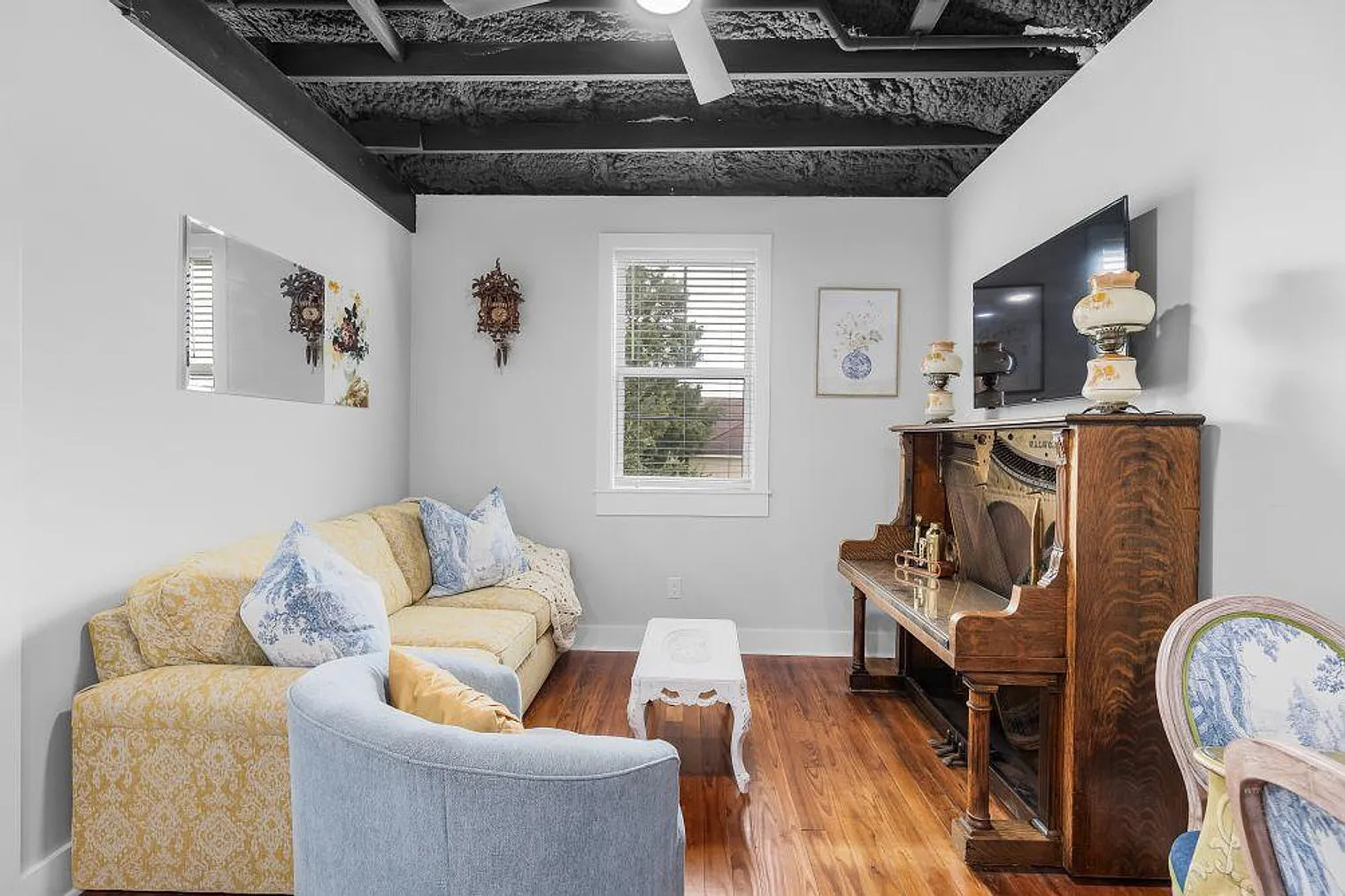 1 bed, 1.0 bath, 699 sqft, $4,200 — Photo 1