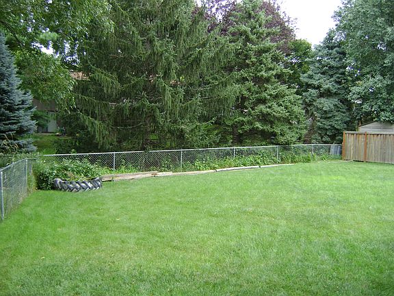 Backyard-fenced on 3 sides