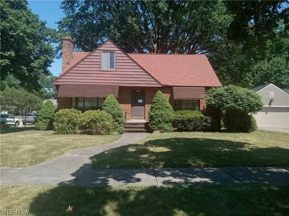 5923 Clearview Dr, Parma Heights, OH 44130