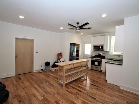 3rd image of 1628 Mount Vernon St #A