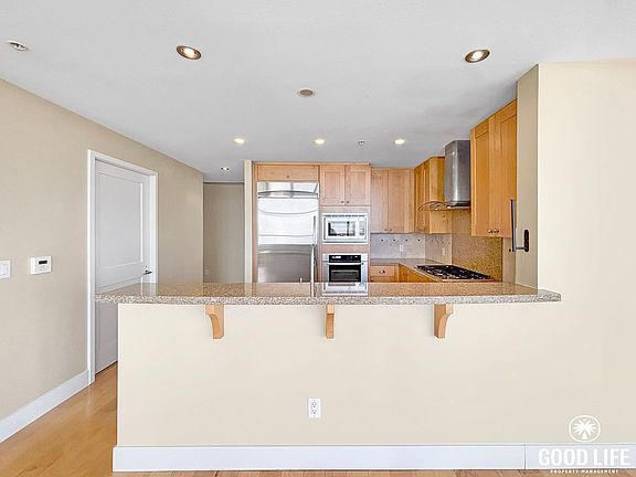 4th image of 700 W East St Unit 1801