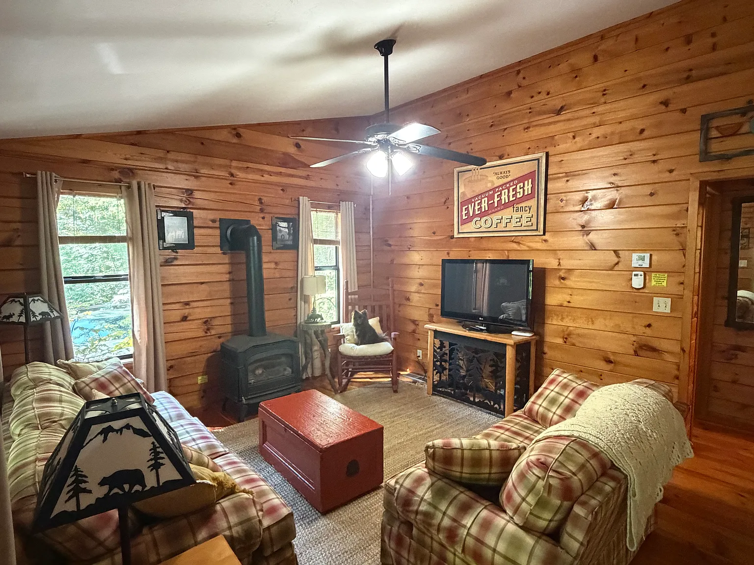 2 bed, 704 sqft, $1,550 — Photo 2