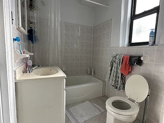 5th image of 455 W 34th St #11EE