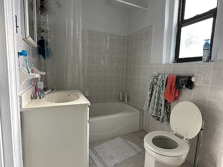 455 W 34th St #11EE — Photo 5