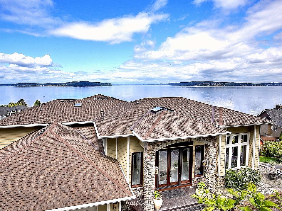 360 degrees of unobstructed view of Puget Sound, Olympic Mountains, and Islands. >