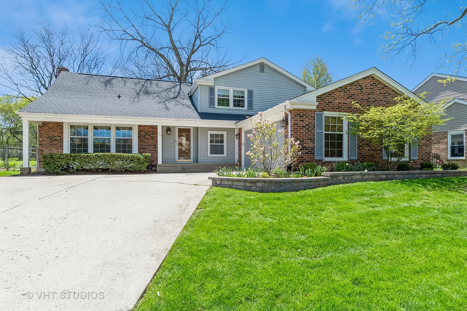 540 Iroquois Ave photo 1