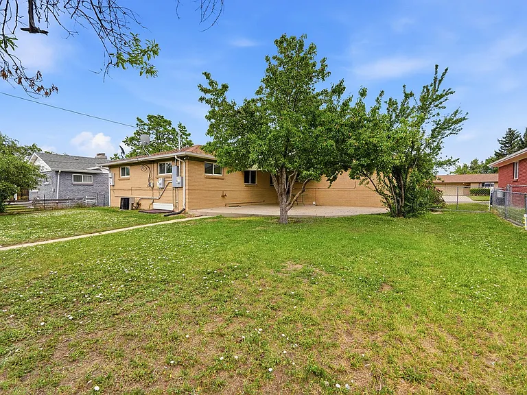 1275 W 4th Ave — Photo 41