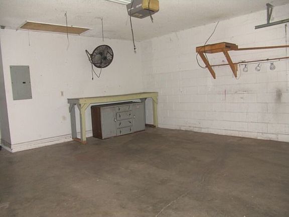 GARAGE VIEW