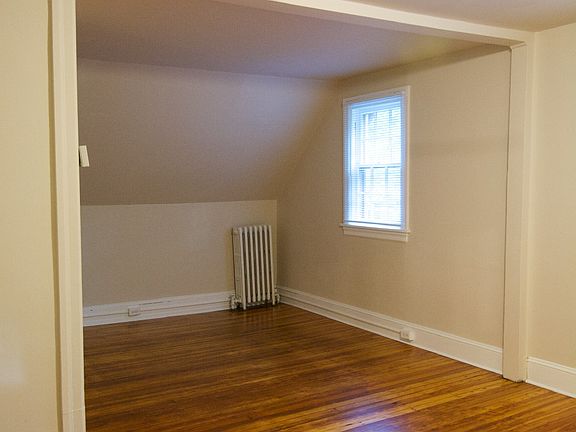 5th image of 327 Valley Brook Rd