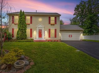 8452 Rollercoaster Dr, Cicero, NY 13039