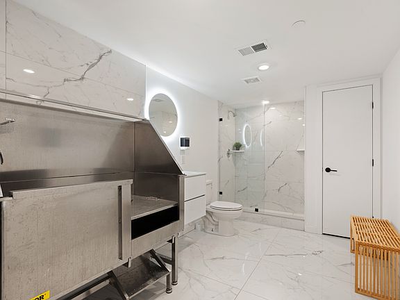 4th image of 640 Moore St #11318017