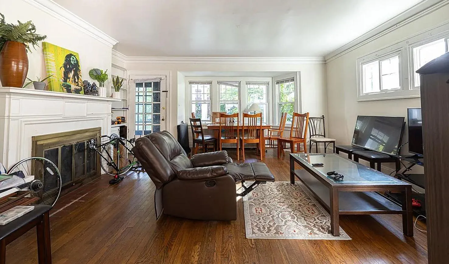 5 bed, 2.5 bath, 2176 sqft, $2,000 — Photo 3
