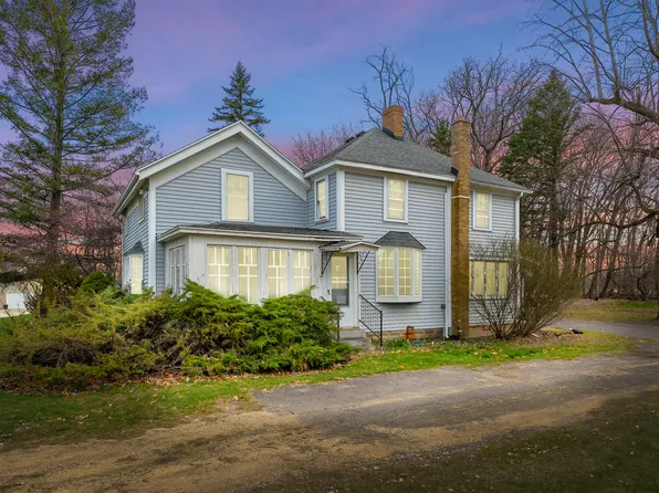 61129 41st St, Paw Paw, MI 49079