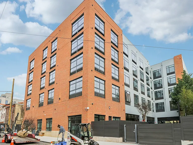 Frankford Grand — Photo 30