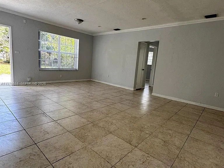 16981 NE 8th Ct — Photo 6
