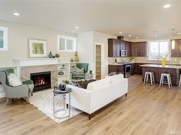 5th image of 9084 Triumph Ave NE