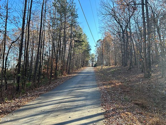 3rd image of 194 Oakridge Ln