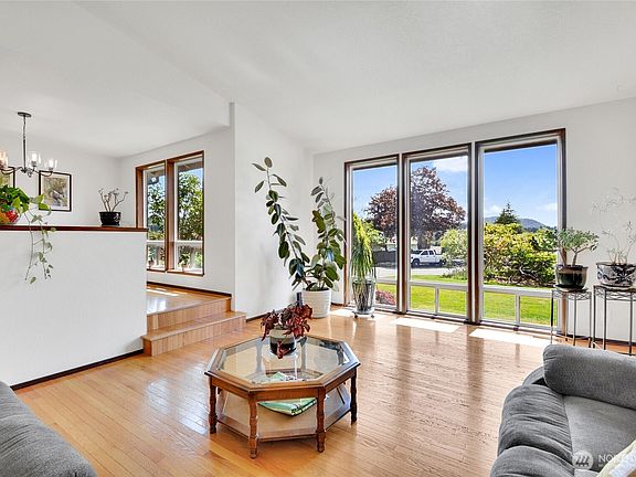 5th image of 2119 N Trumpeter Drive