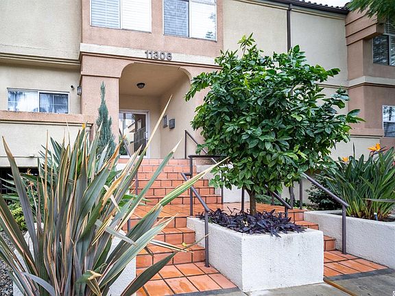 3rd image of 11306 Moorpark St Unit 20