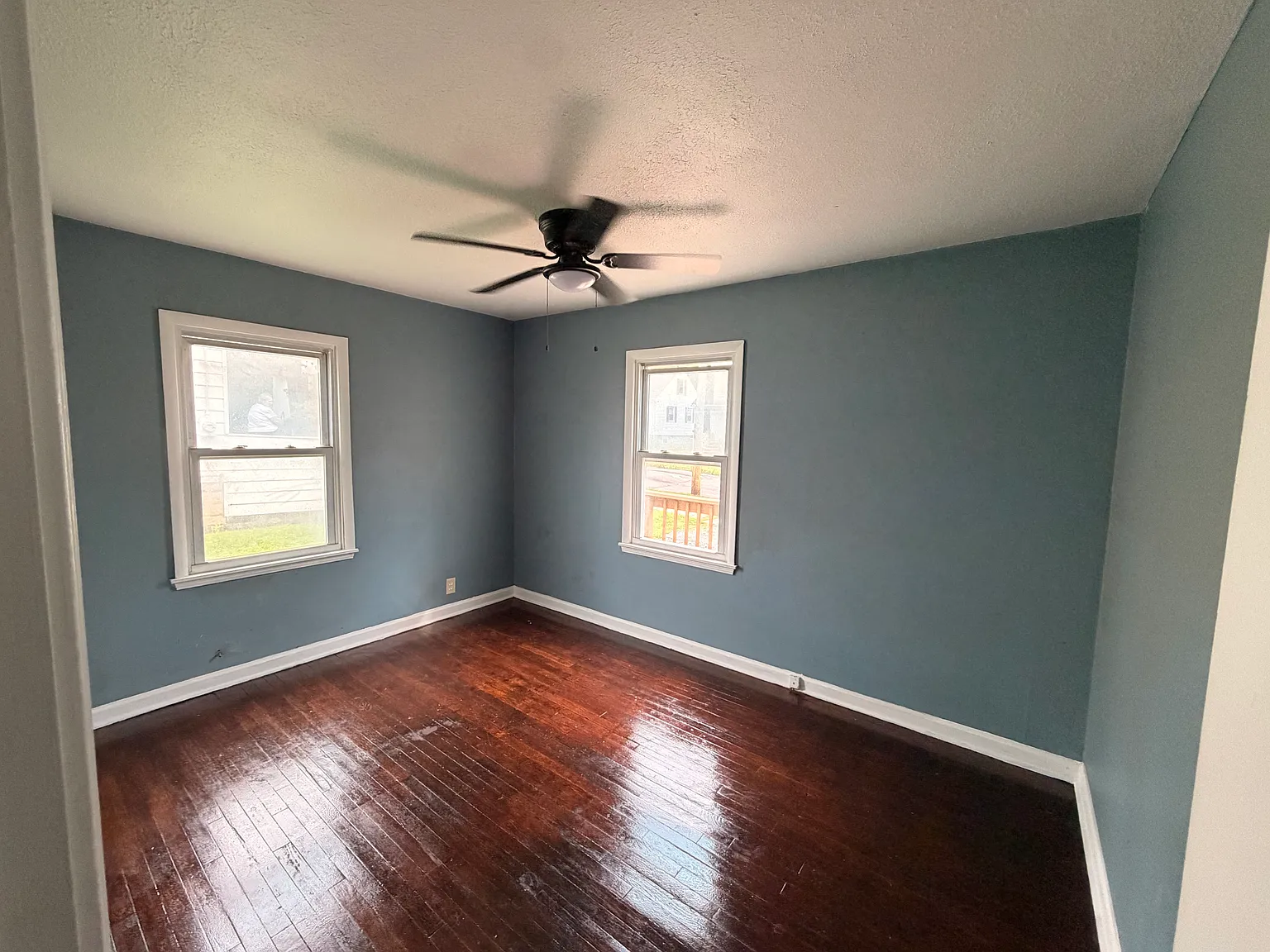 3 bed, 1200 sqft, $2,000 — Photo 2