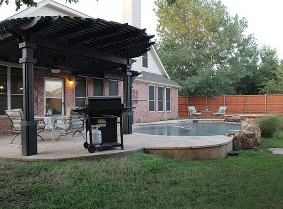 4th image of 1409 Glen Hollow Ln